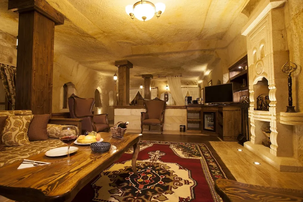 Royal Cave Suite