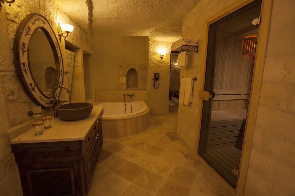 Royal Cave Suite