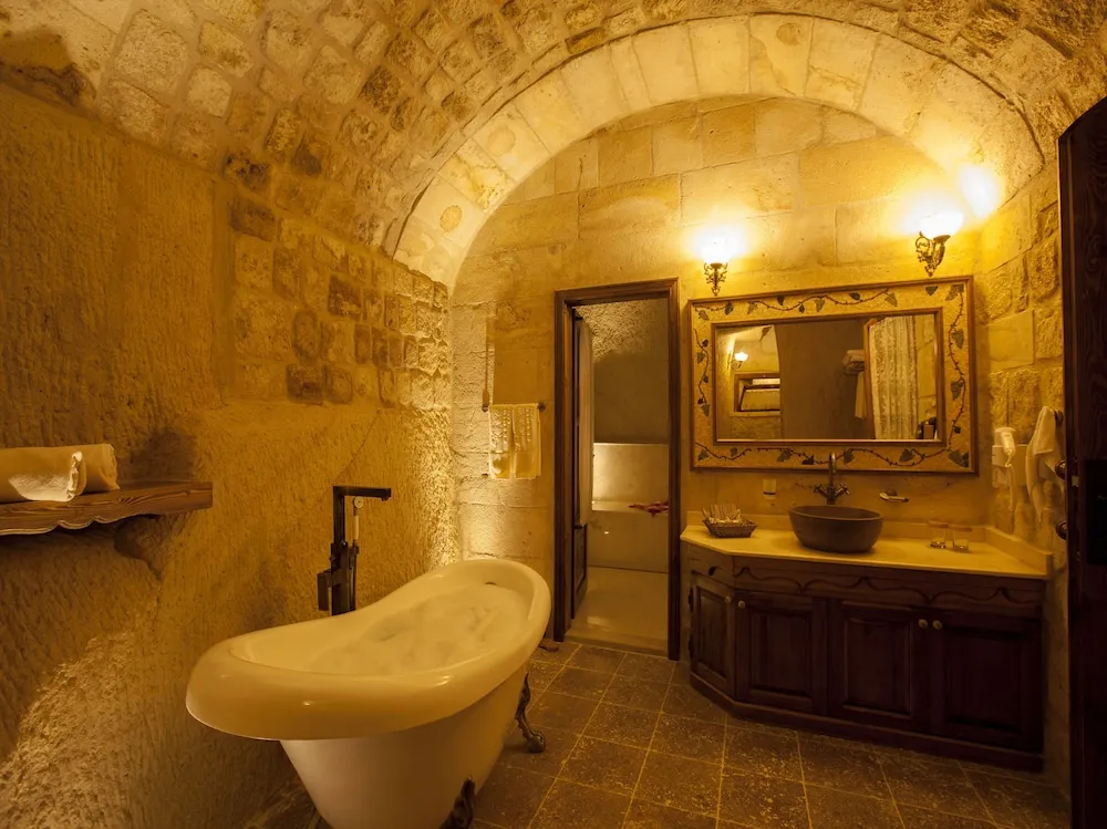 Royal Cave Suite