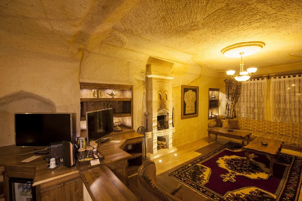 Royal Cave Suite