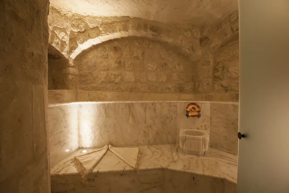 Glorious Cave Suite