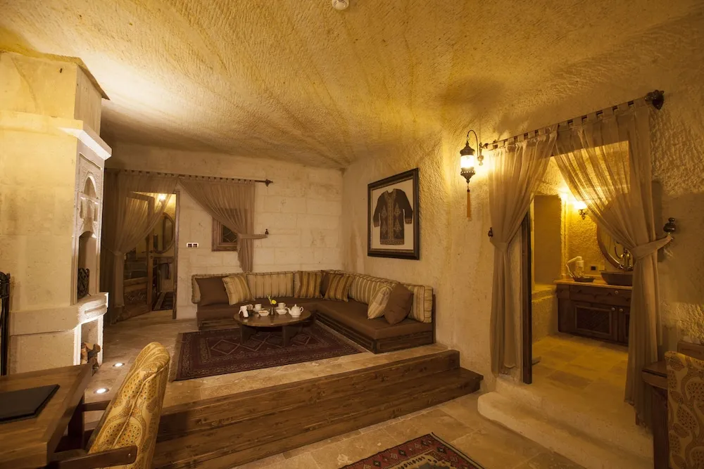 Glorious Cave Suite