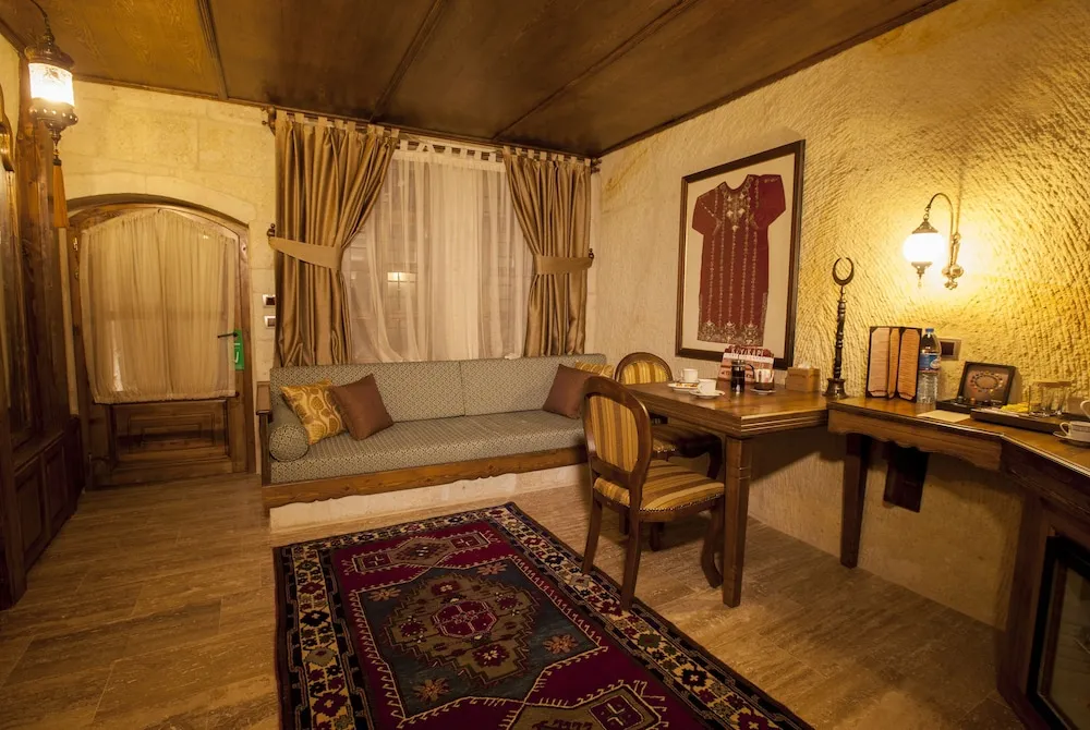 Glorious Cave Suite