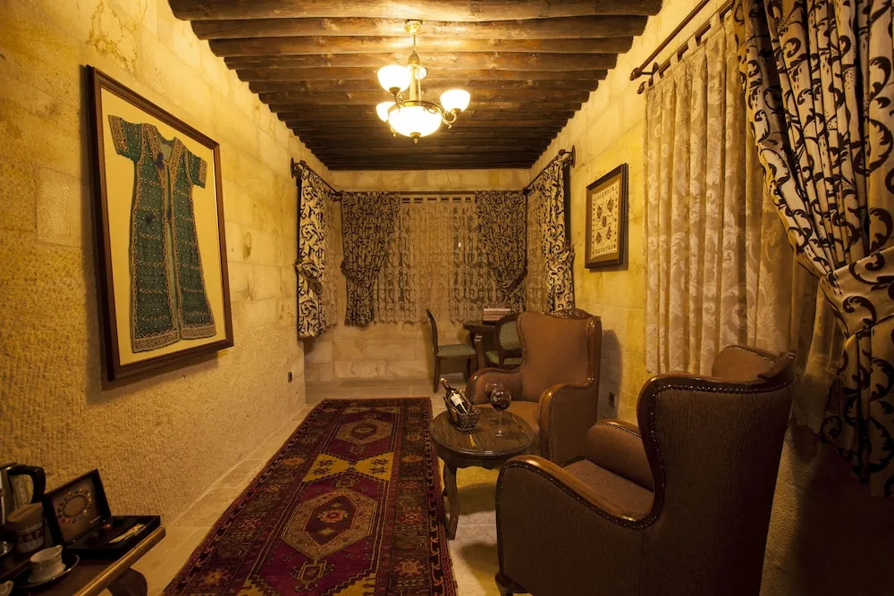 Glorious Cave Suite