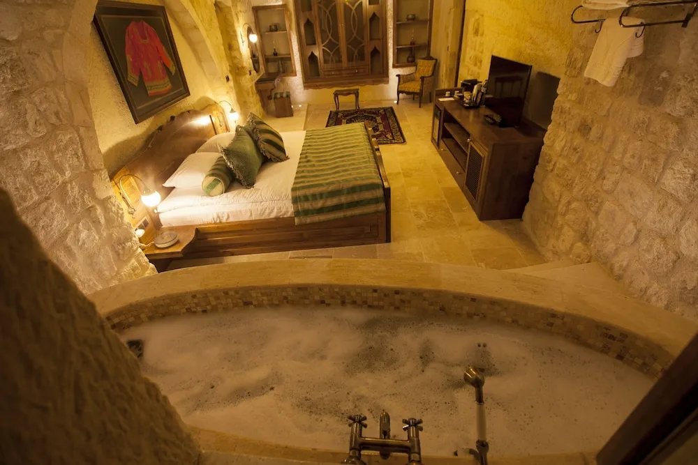 Glorious Cave Suite