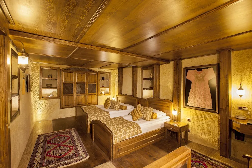 Glorious Cave Suite