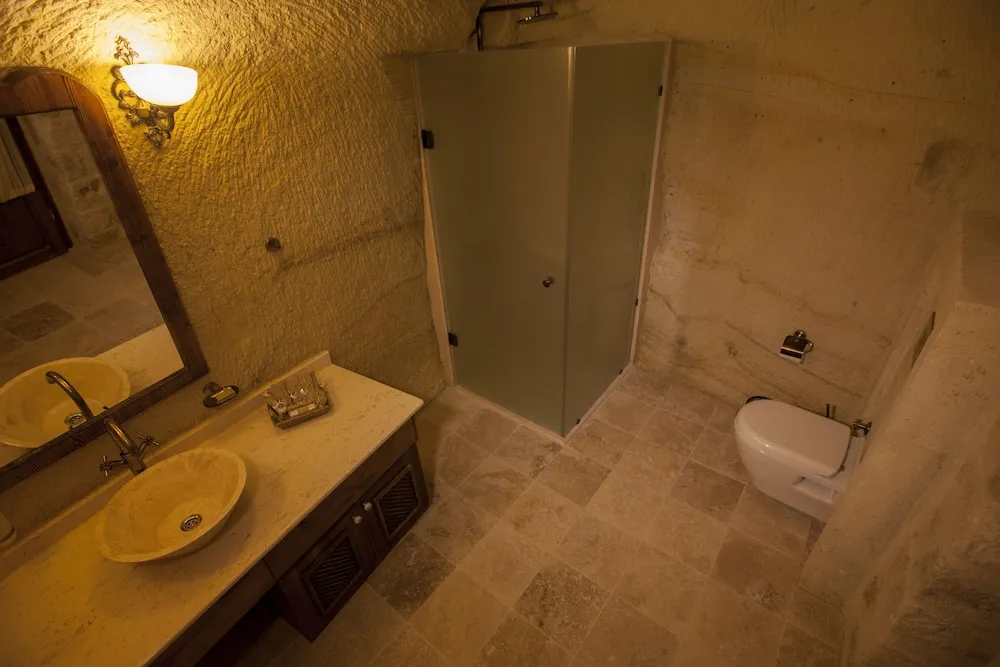 Glorious Cave Suite
