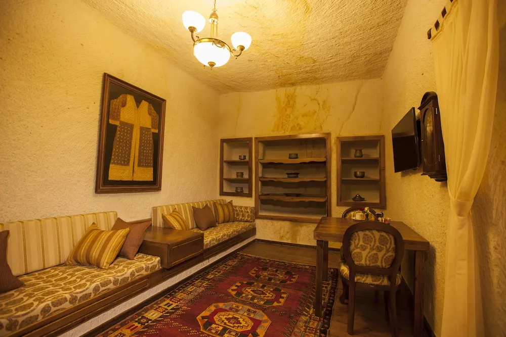 Glorious Cave Suite