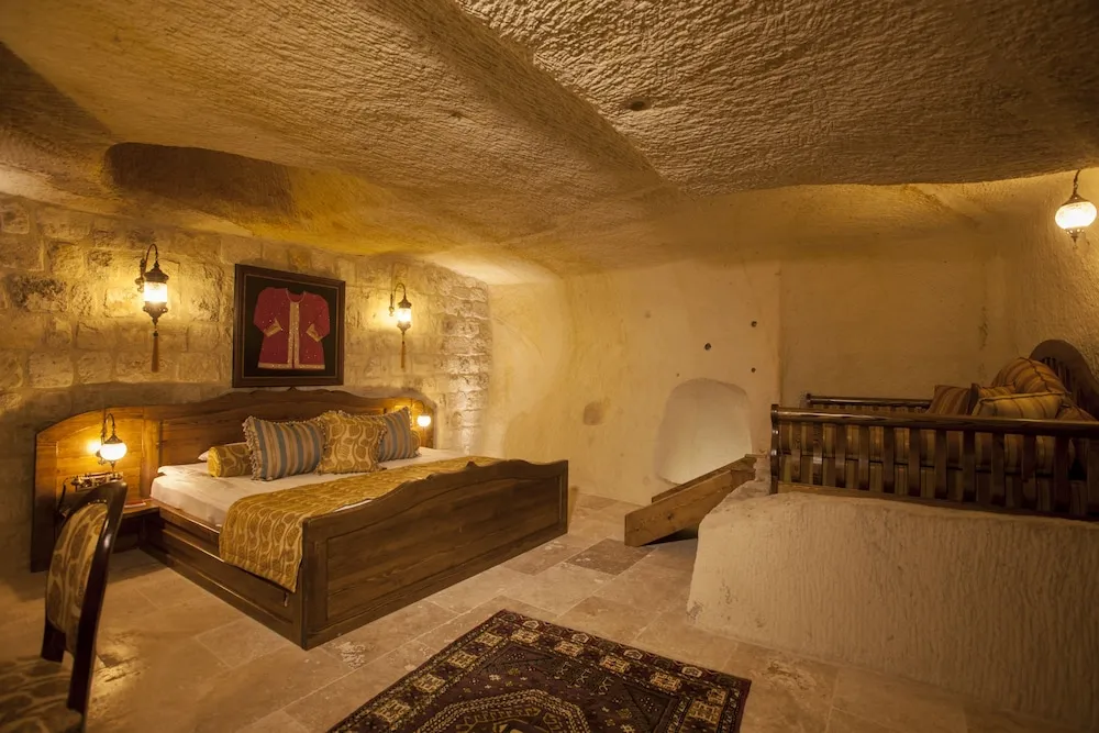 Glorious Cave Suite