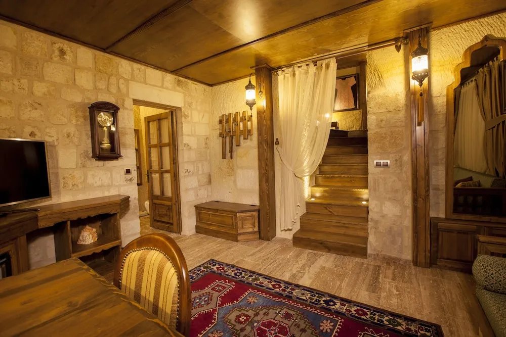 Glorious Cave Suite