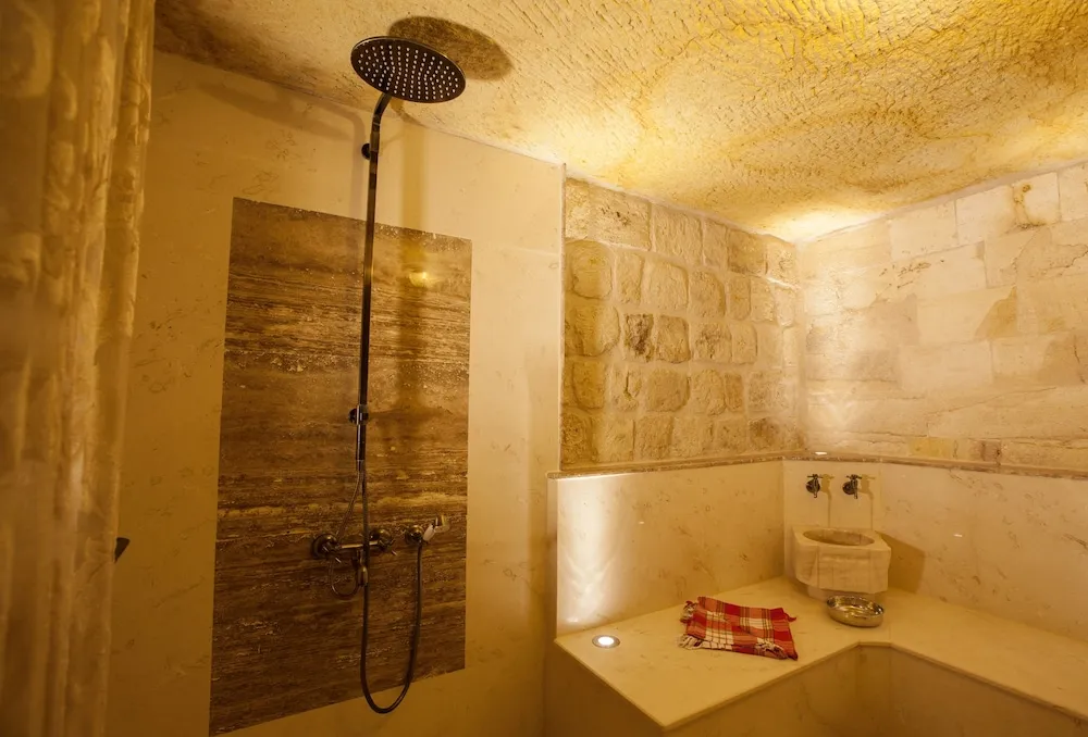 Glorious Cave Suite