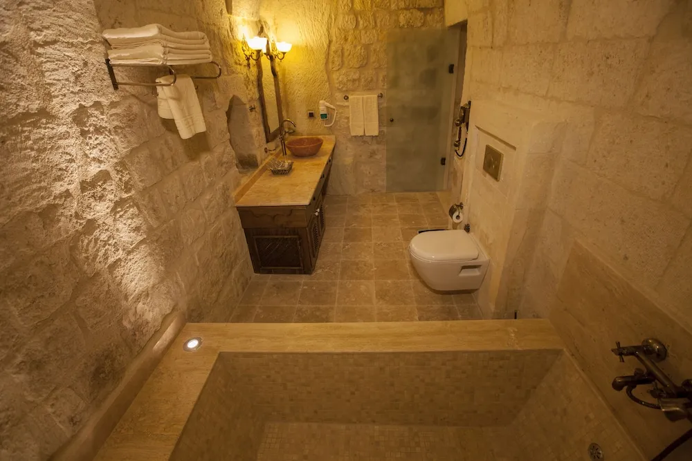 Glorious Cave Suite