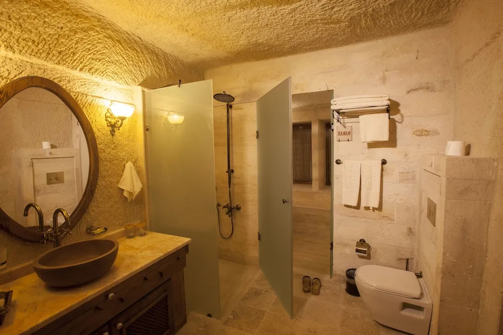 Glorious Cave Suite