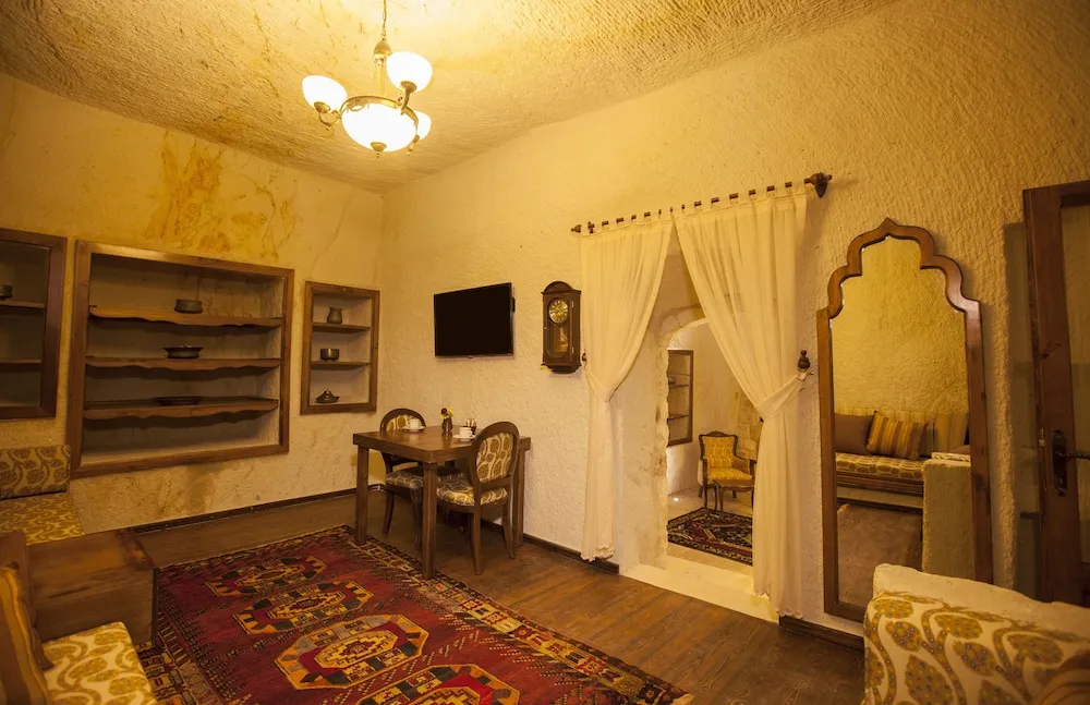 Glorious Cave Suite