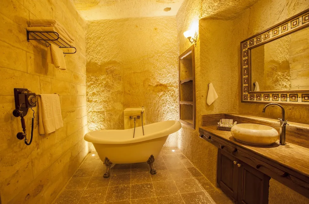 Glorious Cave Suite