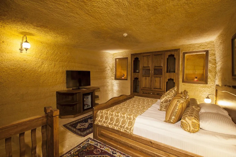 Glorious Cave Suite