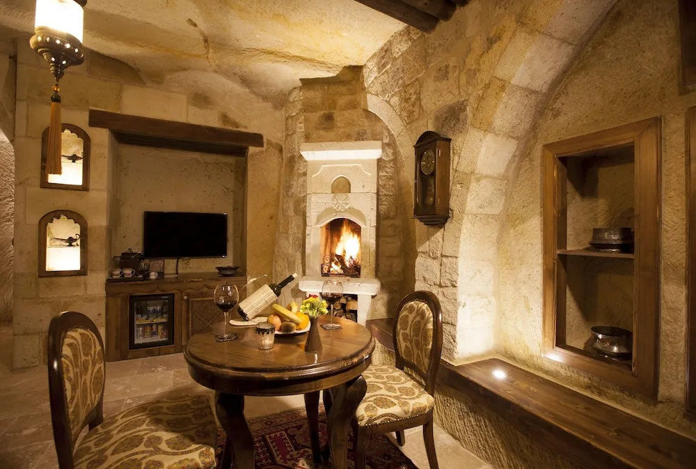 Glorious Cave Suite