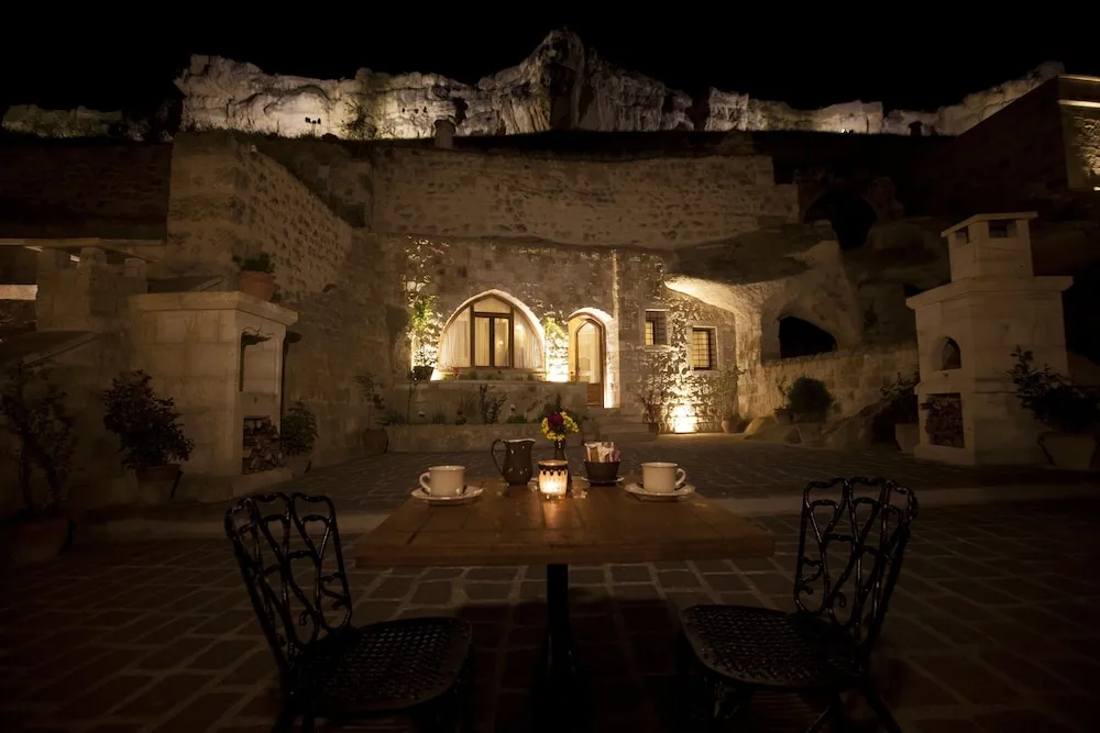 Glorious Cave Suite