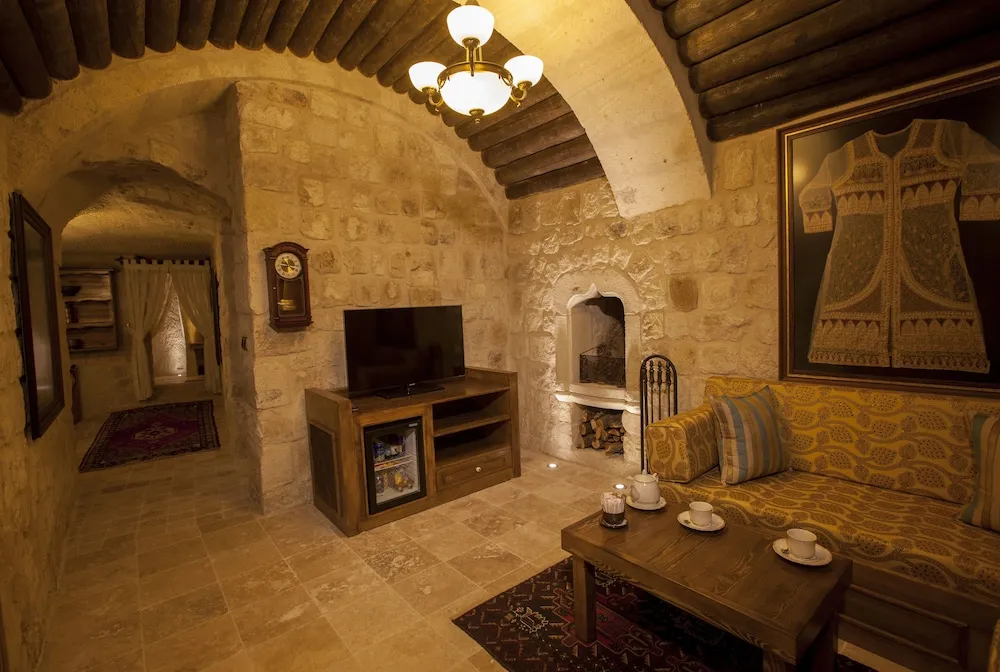 Glorious Cave Suite