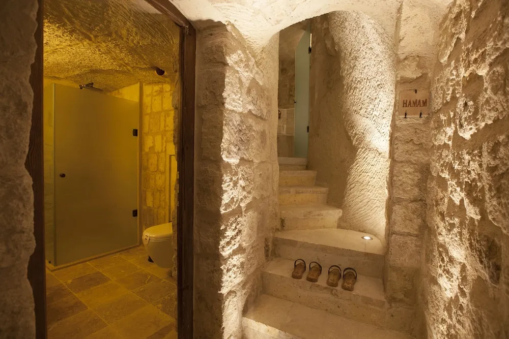 Glorious Cave Suite