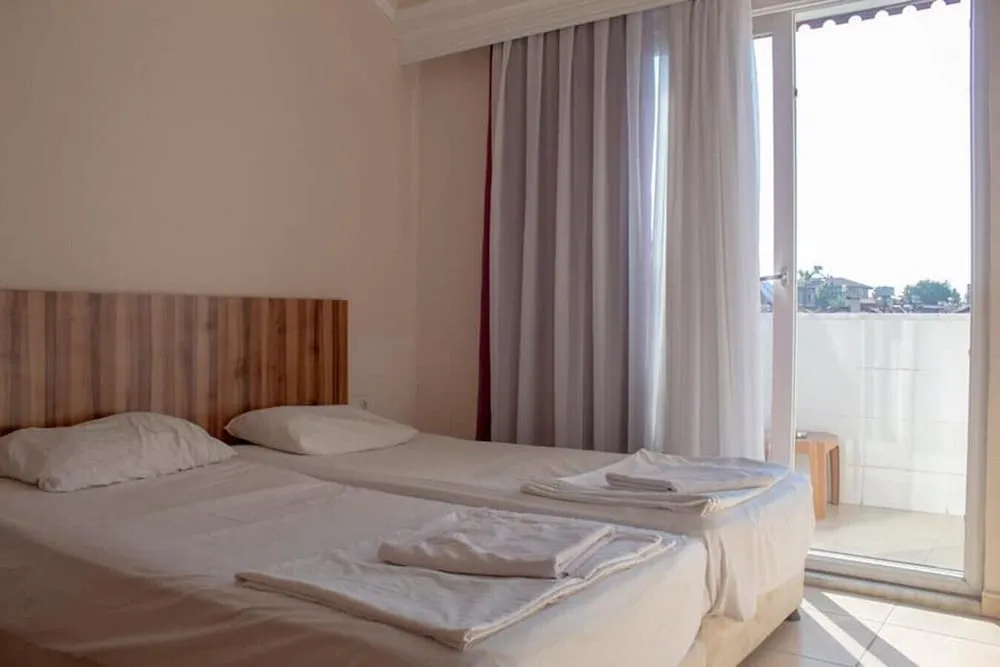 Classic Tek Büyük Yataklı Oda, Balkon, Bahçe Manzaralı