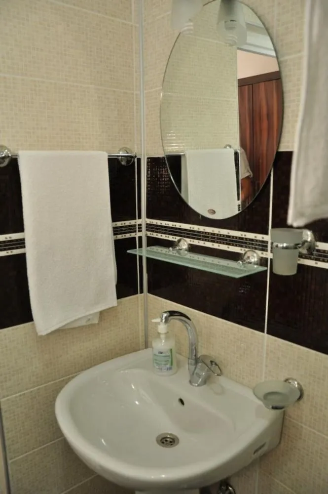 Classic Tek Büyük Yataklı Oda, Balkon, Bahçe Manzaralı