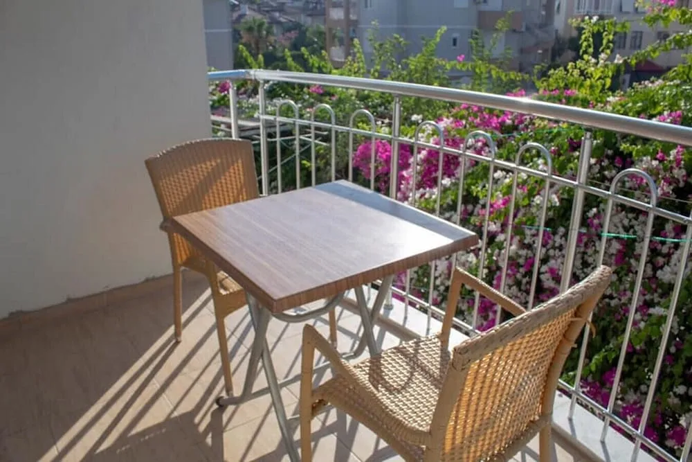 Classic Apart Daire, 1 Yatak Odası, Balkon, Bahçe Manzaralı