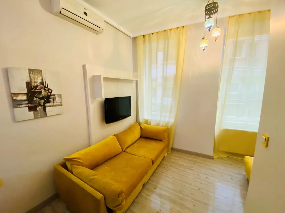 YELLOW Apartment for 2 People