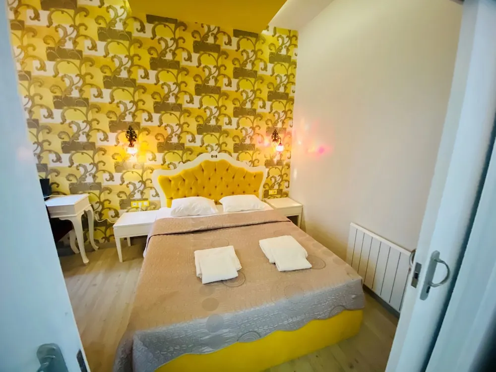 YELLOW Apartment for 2 People