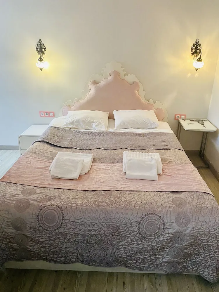 PINK Apartment for 2 People