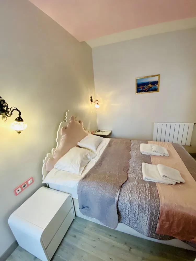 PINK Apartment for 2 People