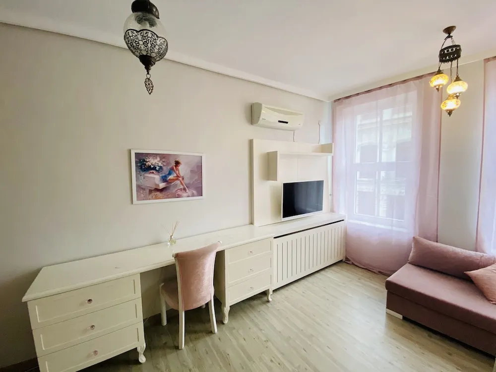 PINK Apartment for 2 People