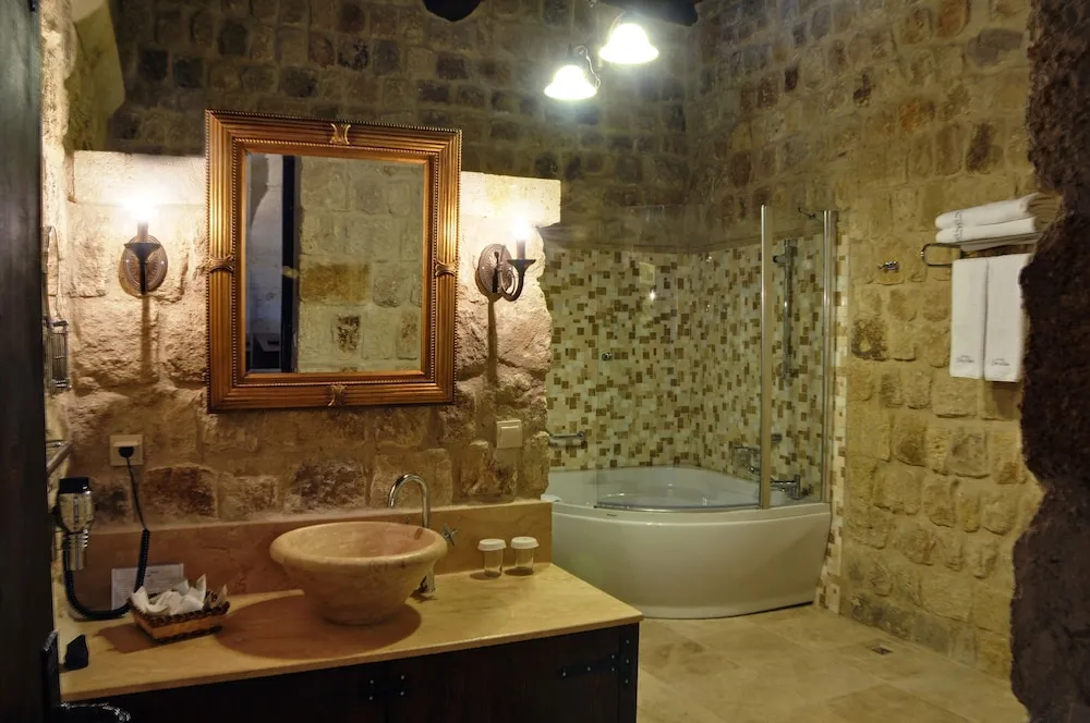 Honeymoon Cave Suite
