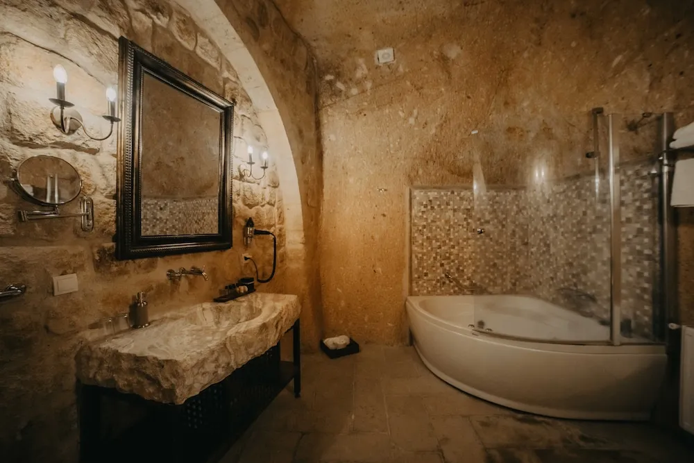 Honeymoon Cave Suite
