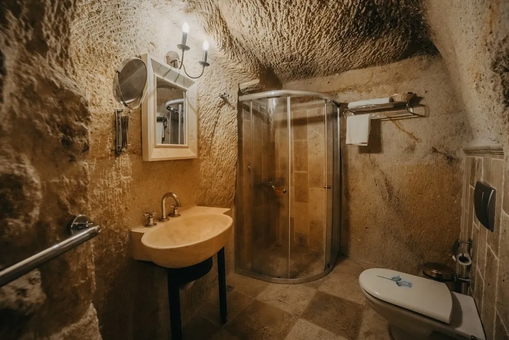 Honeymoon Cave Suite