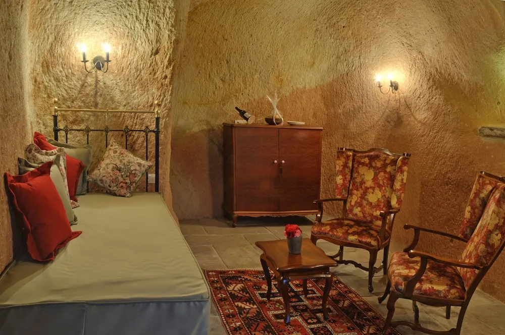 Honeymoon Cave Suite