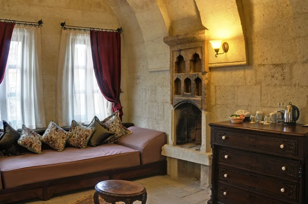 Honeymoon Cave Suite