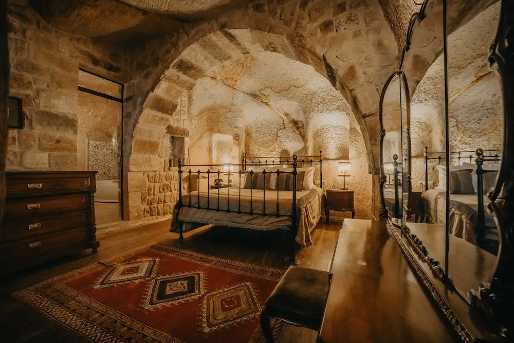 Honeymoon Cave Suite