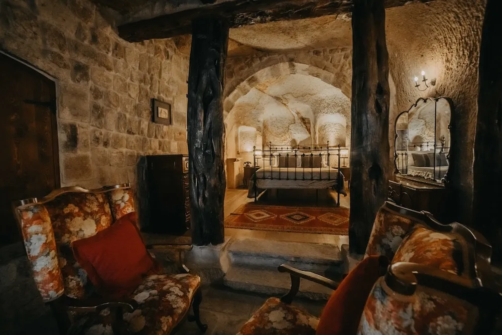 Honeymoon Cave Suite