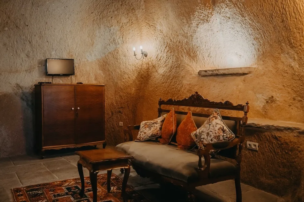 Honeymoon Cave Suite