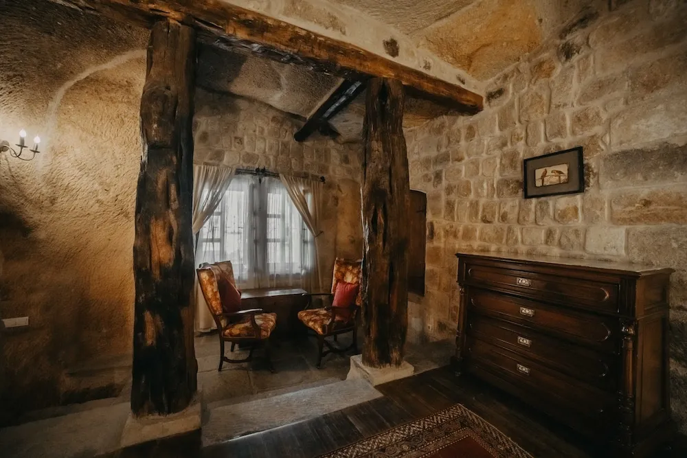 Honeymoon Cave Suite