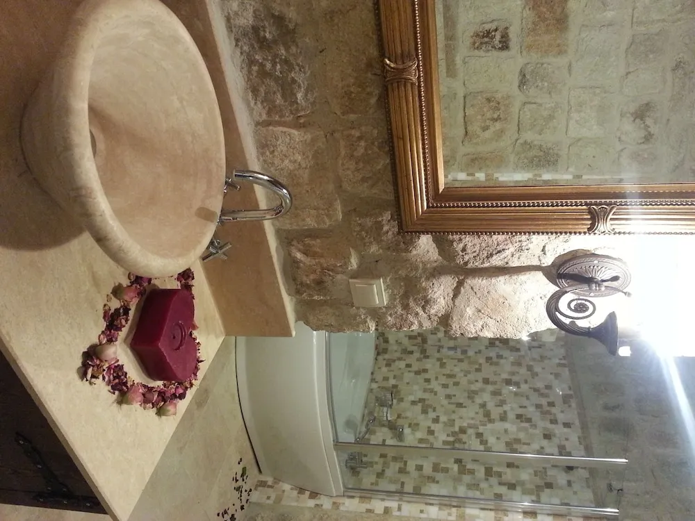 Honeymoon Cave Suite