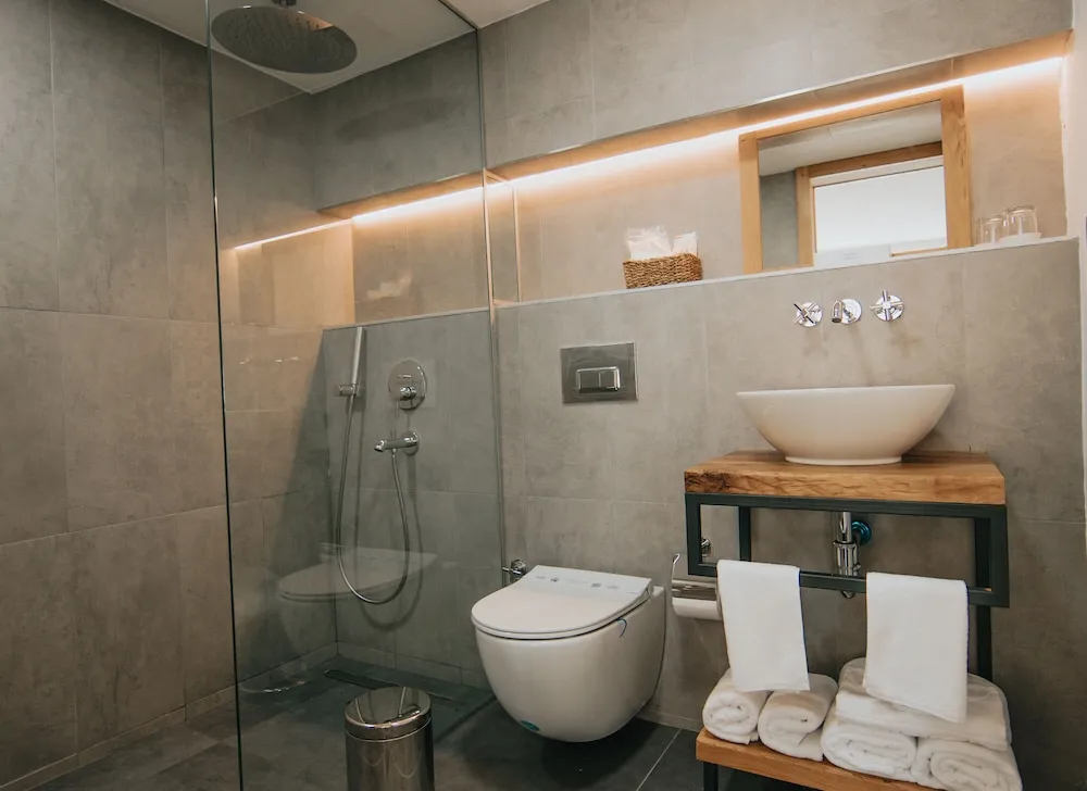 Deluxe Tek Büyük Yataklı Oda (Iskota)