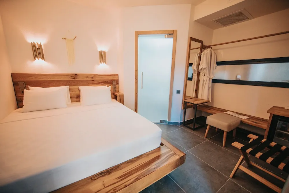 Deluxe Tek Büyük Yataklı Oda (Iskota)