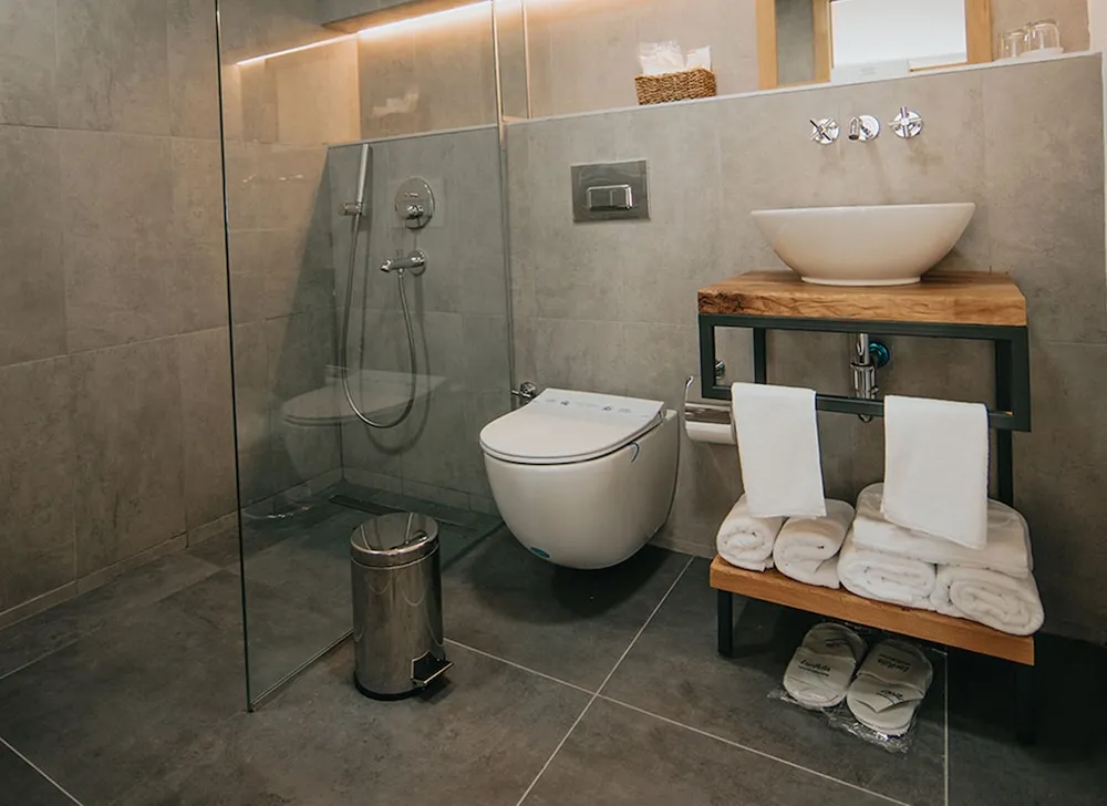 Deluxe Tek Büyük Yataklı Oda (Izbarco)