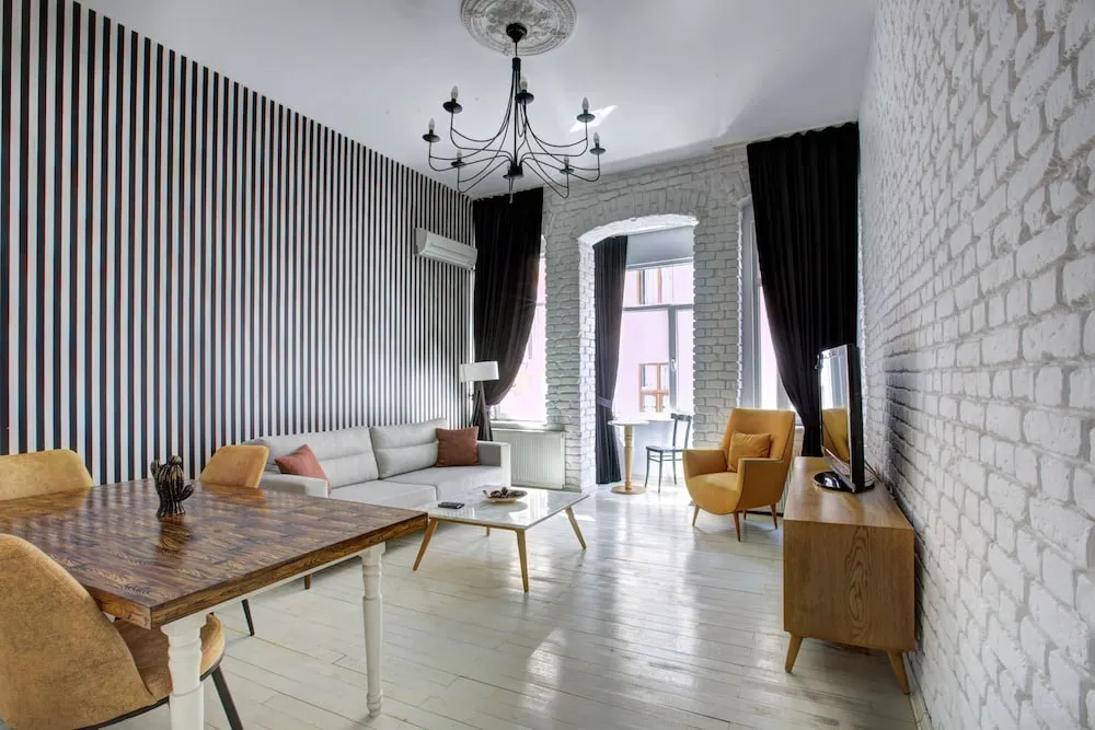 Luxury Suite - With Balcony