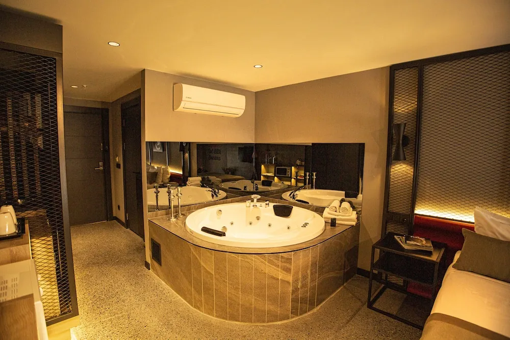Jakuzi Suite With Garden