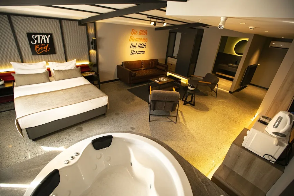 Jakuzi Suite