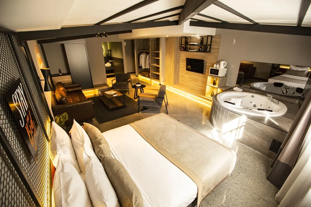 Jakuzi Suite