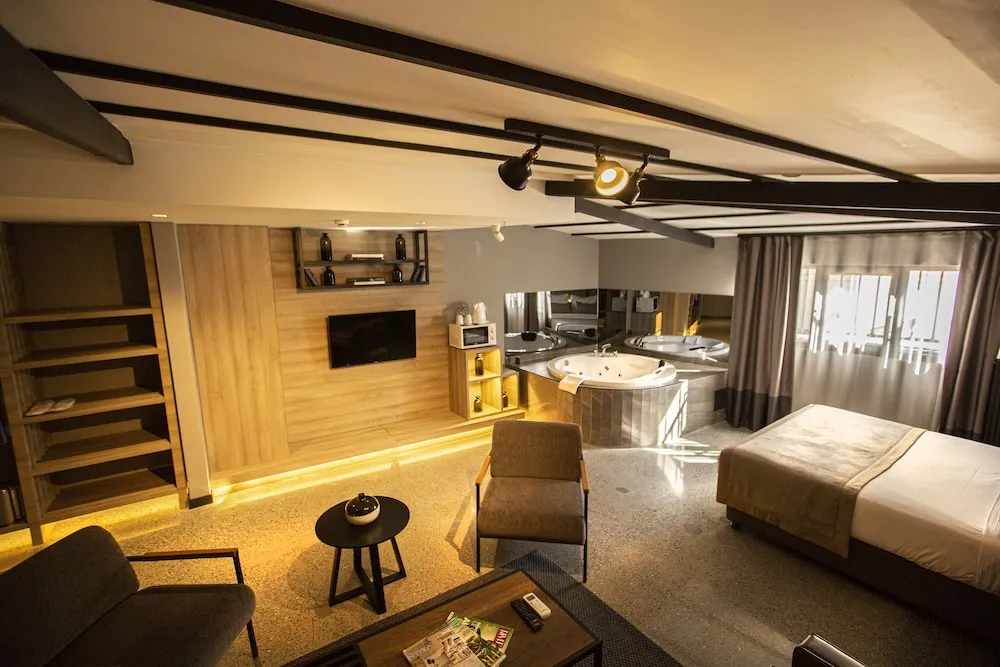 Jakuzi Suite
